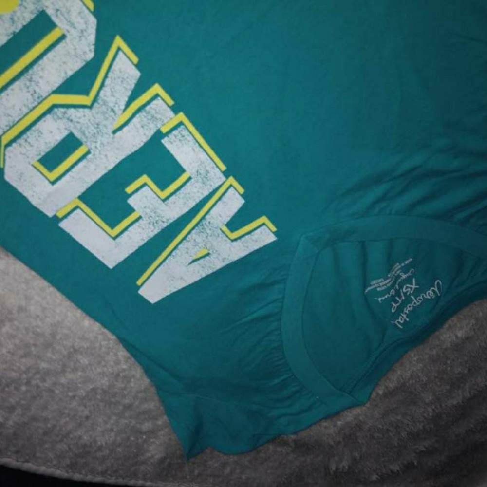 shirt - Picture 2 of 2